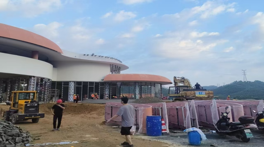 深圳西淘河服務區彩色GRC幕墻板安裝施工 深圳西淘河服務區彩色GRC幕墻板安裝施工