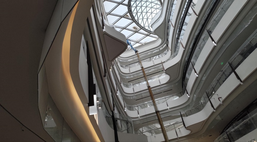 廣州金融城君超商場(chǎng)GRG中庭攔河完工落地案例賞析 廣州金融城君超商場(chǎng)GRG中庭攔河完工落地案例賞析